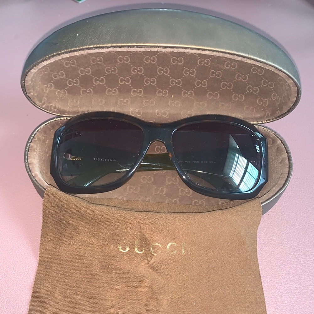 Gucci sunglasses with case - Picture 1 of 5